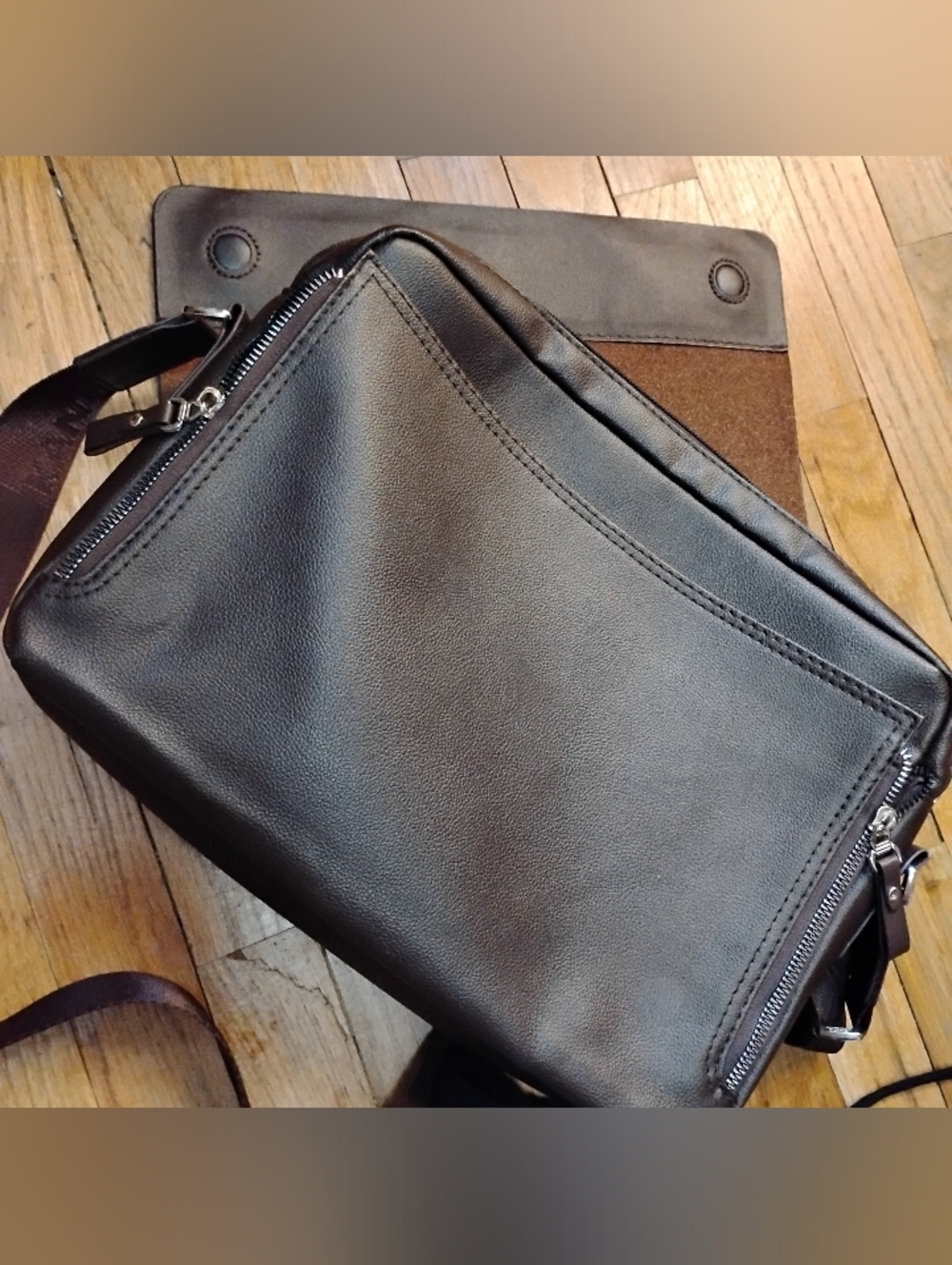 Kangaroo Kingdom Brown Leather Mens Messenger Bag. - Picture 9 of 12